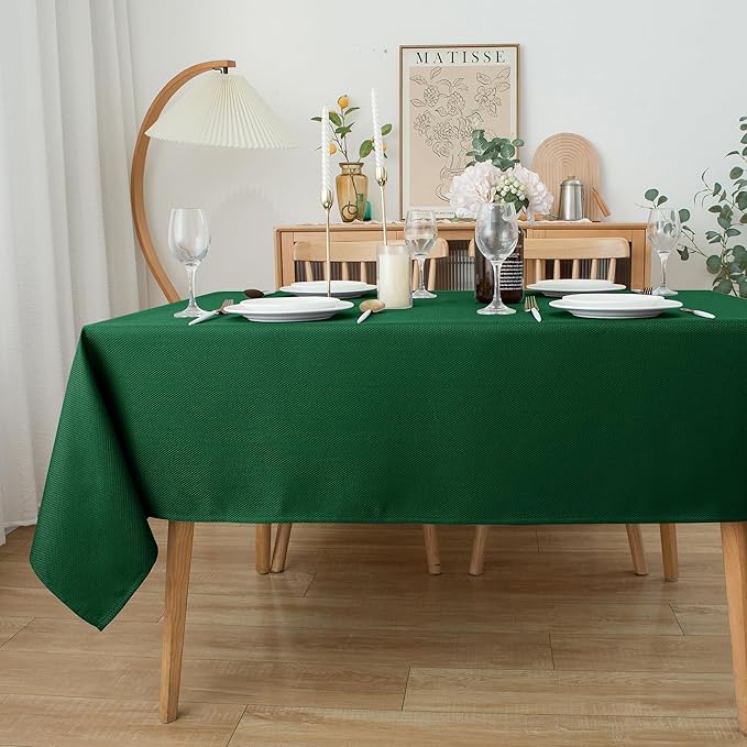 Biscaynebay Textured Fabric Christmas Tablecloths 70x108 Inches Rectangular, Hunter Green Water Resistant Tablecloths for Dining, Kitchen, Wedding & Parties etc. Machine Washable