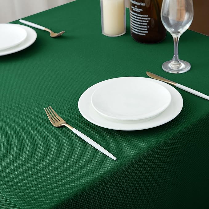 Biscaynebay Textured Fabric Christmas Tablecloths 70x108 Inches Rectangular, Hunter Green Water Resistant Tablecloths for Dining, Kitchen, Wedding & Parties etc. Machine Washable