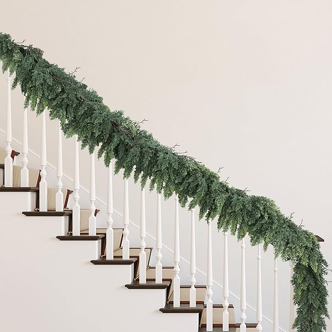 Realistic Christmas Garland for Mantle Real Touch Thick/Lush Artificial Cedar Garlands Christmas Decorations Indoor Christmas Garland for Stairs Railing Outdoor Table Xmas Holiday Decor Greenery 5FT